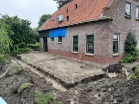 Aanbouw fundering uitgraven